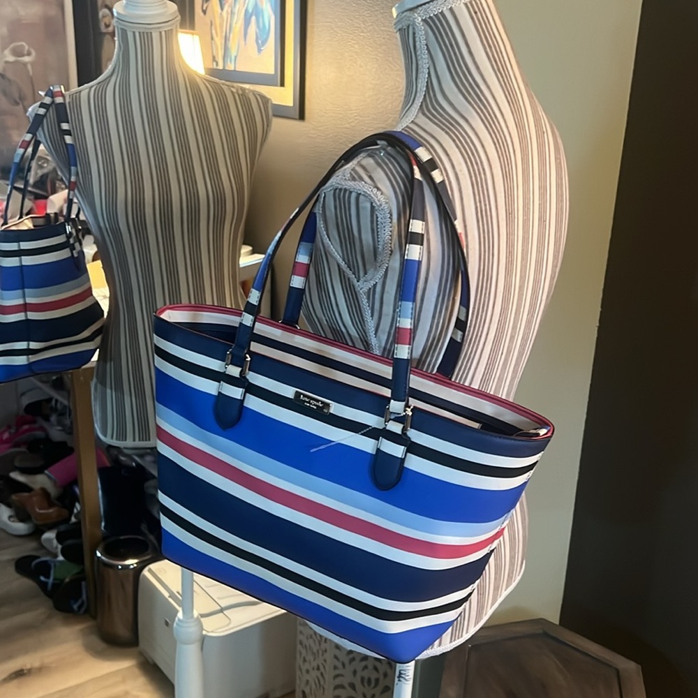 1 hour sale.🔥Kate Spade, used once, red white & blue stripes